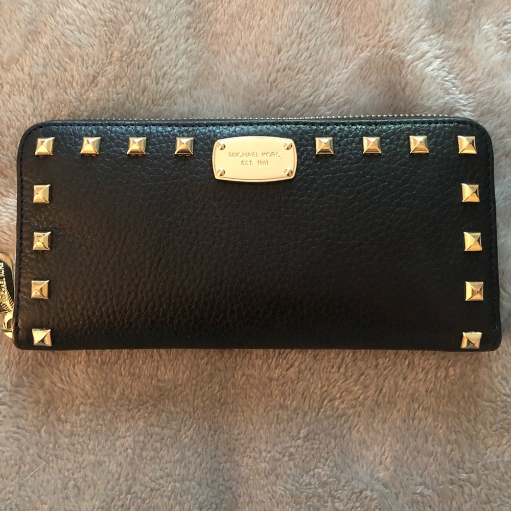Michael Kors Jet Set Studded Wallet 💖
